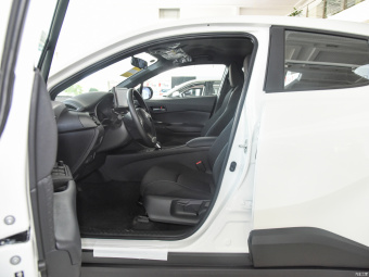 Toyota C-HR EV Leading