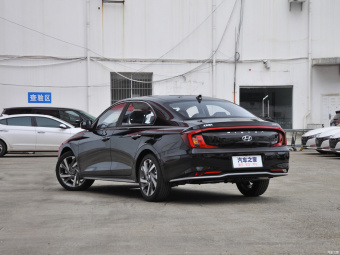 Hyundai Mistra Premium LUX 270TGDi DCT