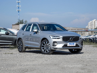 Volvo XC60 B5 AWD Zhiyuan Luxury