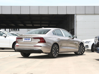 Volvo S60 B4 Zhiyuan Luxury