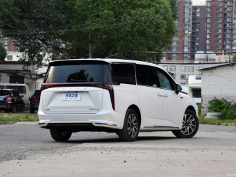 Maxus Mifa 9 Forest Long Range 7 Seat