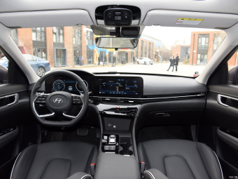 Hyundai Mistra Flagship TOP 270TGDi DCT