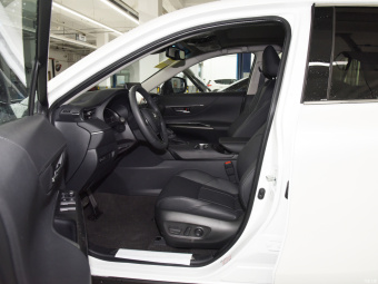 Toyota Harrier Deluxe 2.0L CVT