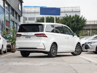 Roewe iMAX8 EV Gold