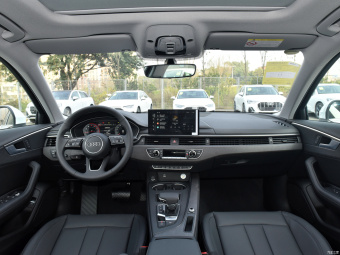 Audi A4L Elegance Luxury 40 TFSI