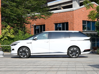 XPeng X9 640 Max AWD