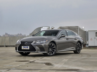 Lexus LS 500h Reach