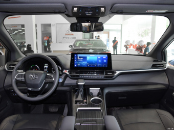 Toyota Sienna Hybrid Premium 2.5L