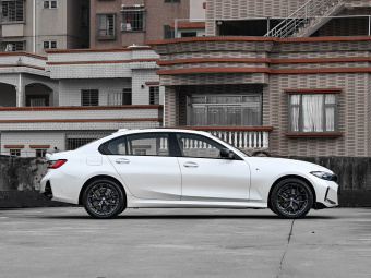 BMW 3 Series 2026 330Li M Sport Night Edition