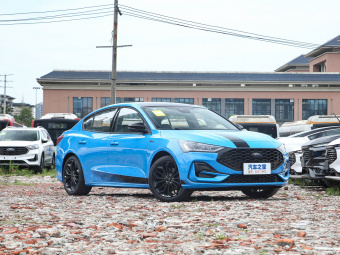 Ford Focus Sedan S Edition EcoBoost 180