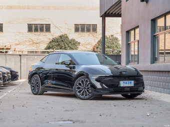 Zeekr 007  AWD 75 kWh