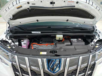 Toyota Alphard Hybrid Deluxe 2.5L