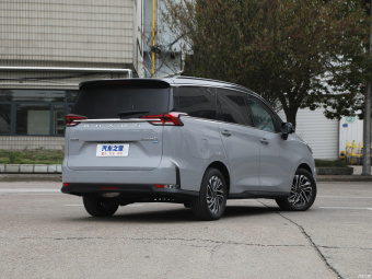 Maxus Euniq 5 Exclusive 1.3T PLUG IN 7 Seat