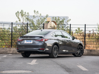 Lexus ES 300h Premium