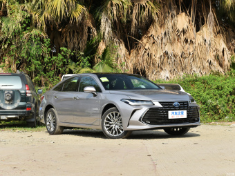 Toyota Avalon Hybrid XLE Premium 2.5L