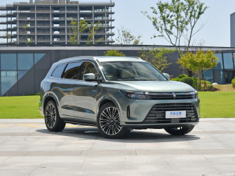 Aito M7 Plus AWD 5 seats