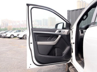 Ford Everest Luxury 2.3T AWD 7 Seats