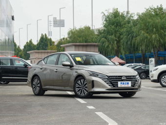 Nissan Altima Premium 2.0L XL-Upr