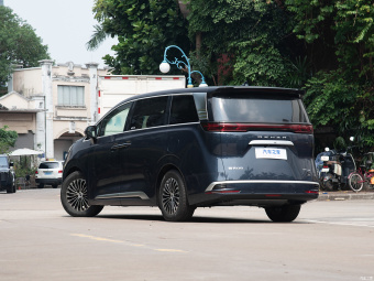 Denza D9 Premium DM-i 980 AWD