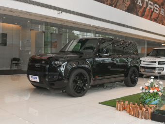Land Rover Defender 110 V8 P525