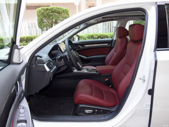Honda Accord Sport Hybrid Magic Night · Honor