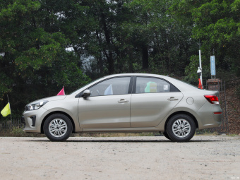 Kia Pegas Elite Connect 1.4L AT