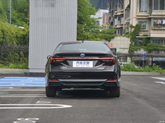 Toyota Avalon Hybrid Limited Ultimate Edition 2.5L