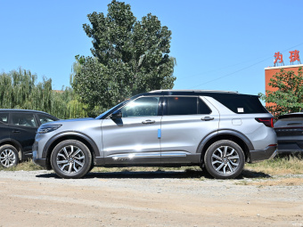 Ford Explorer Titanium EcoBoost 285 6 Seat