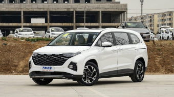 Hyundai Custo Deluxe DLX 380TGDi AT