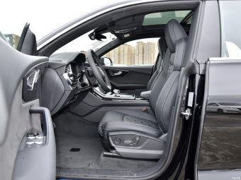 Audi Q8 Select Dynamic 55 TFSI