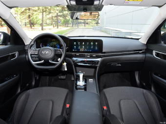 Hyundai Mistra Leading GLS 1.8L CVT