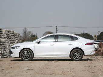 BYD Qin Plus DM-i Excellence 120КМ
