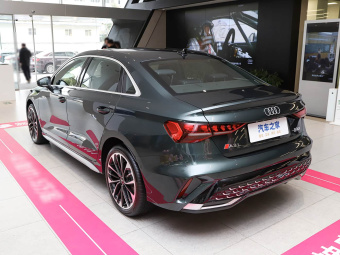 Audi A3L Limousine 2025 35TFSI Flying Spur Premium Edition + Luxury Package