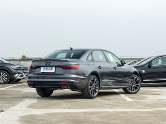 Audi S4  3.0 T Quattro