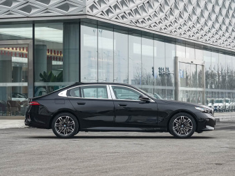 BMW 5 Series 2026 Restyled 530Li Leading M Sport