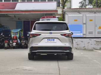 Toyota Sienna Hybrid Premium 2.5L
