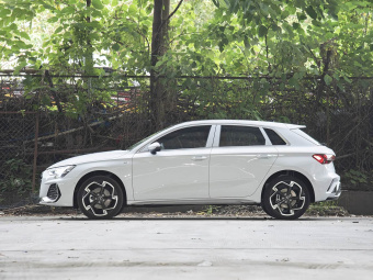 Audi A3 Sportback 2026 35TFSI Flying Spur Premium Edition + Luxury Package