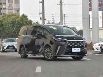 Lexus LM 500h Imperial