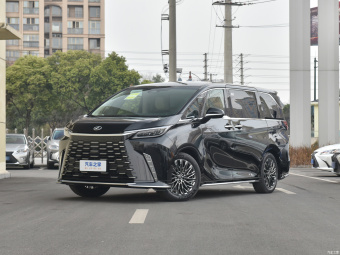 Lexus LM 500h Imperial