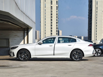 BMW 5 Series 2026 530Li Leading Luxury