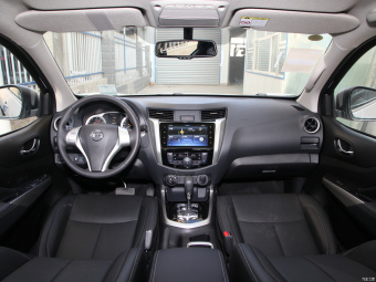 Nissan Navara Premium 2.5L AT 4WD QR25