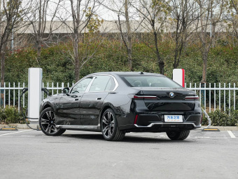 BMW 7 Series 2026 Restyled 740Li Leading M Sport