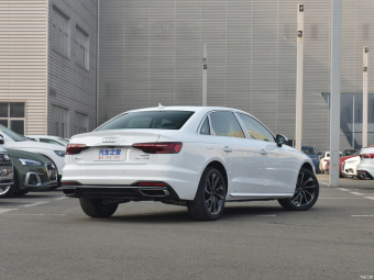 Audi A4L Elegance Luxury 40 TFSI
