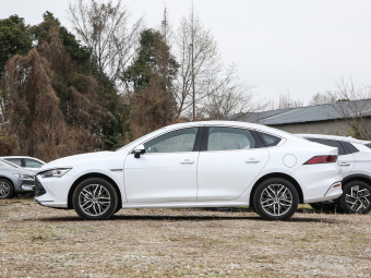 BYD Qin Plus DM-i Leading 120КМ