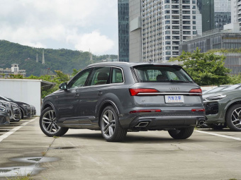 Audi Q7 2025 45 TFSI Quattro S line Sport