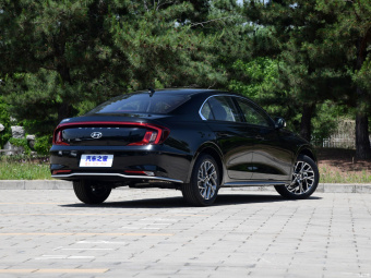 Hyundai Mistra Leading GLS 1.8L CVT