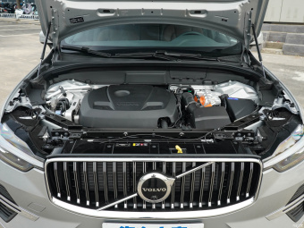 Volvo XC60 T8 AWD Zhiyuan Luxury
