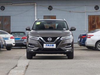 Nissan Qashqai Prem Deluxe 2.0L CVT XV