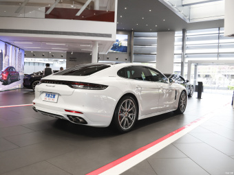 Porsche Panamera 4S Executive