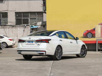 Nissan Altima Entry 2.0T XL